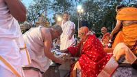 Swami Narayangiriji being honoured by  Dharmapracharak Dr. Chaitanya Gulvady